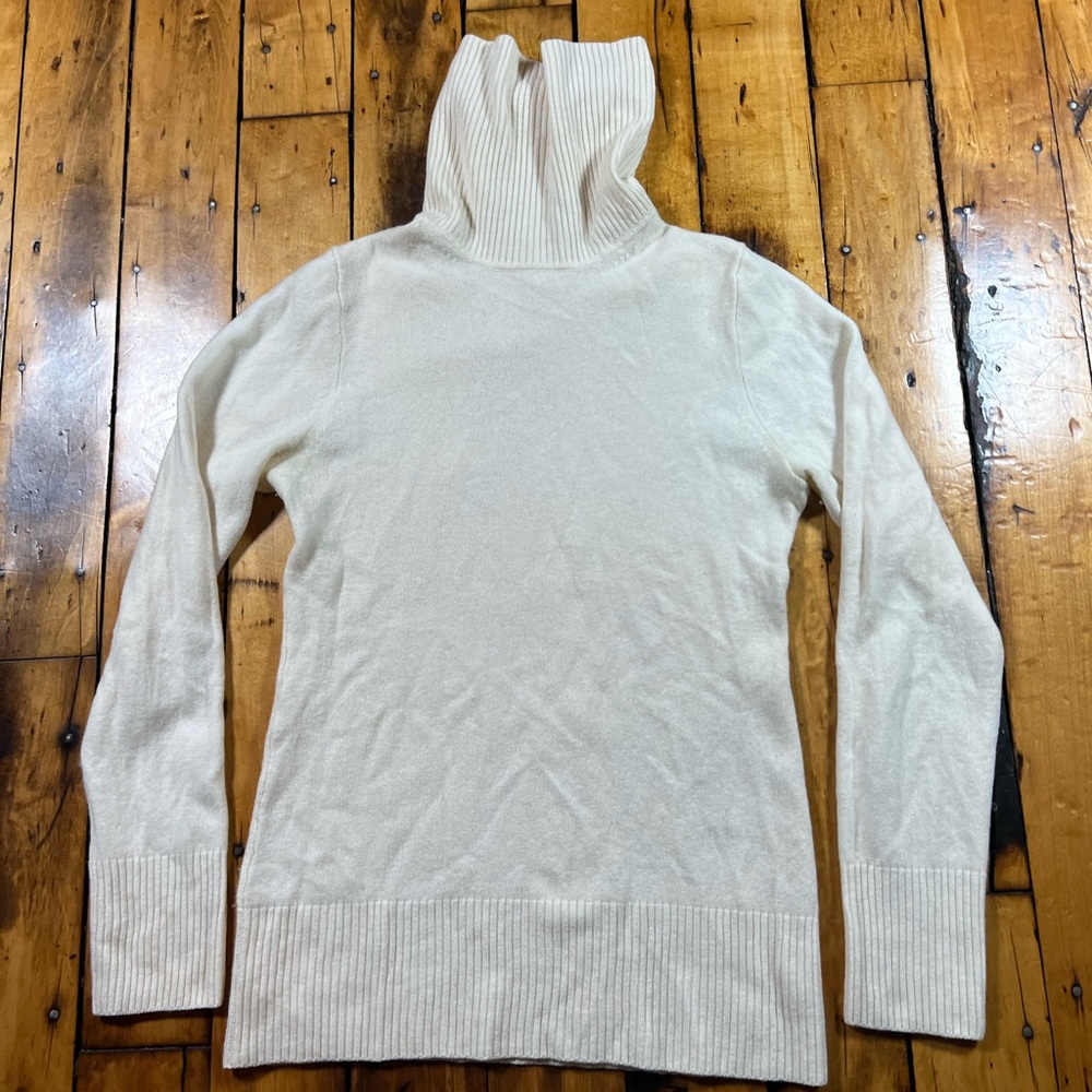 J. Crew Women’s Medium Cashmere Turtlneck Sweater Italian Yarn Soft Ivory Read
